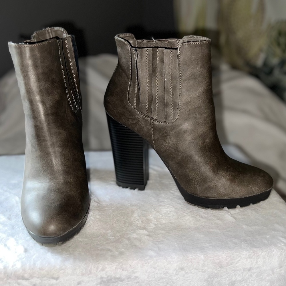 Candie's Bootie Grey Sz 10 UEC